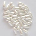 plastová perla kvapka 6x14mm biela