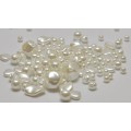 sklenené perle mix farieb a tvarov biela